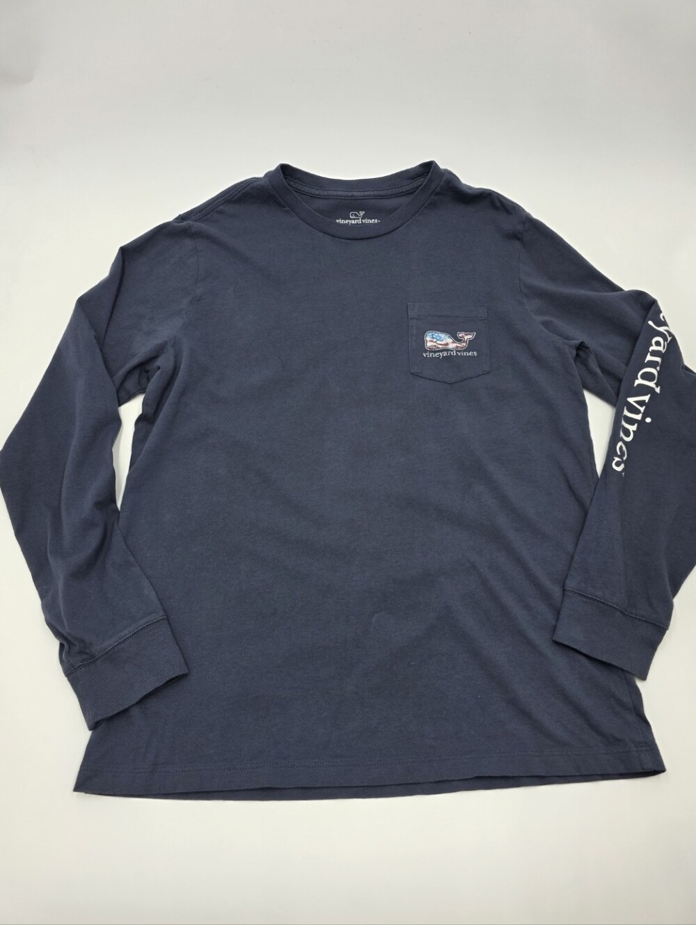 Vineyard Vines boys' long-sleeved Patriotic whale tee size M